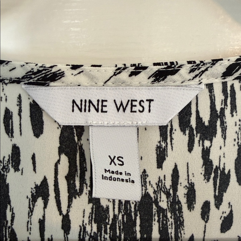 Nine West Black and White Printed Sleeveless Tank Size XS - Picture 3 of 11
